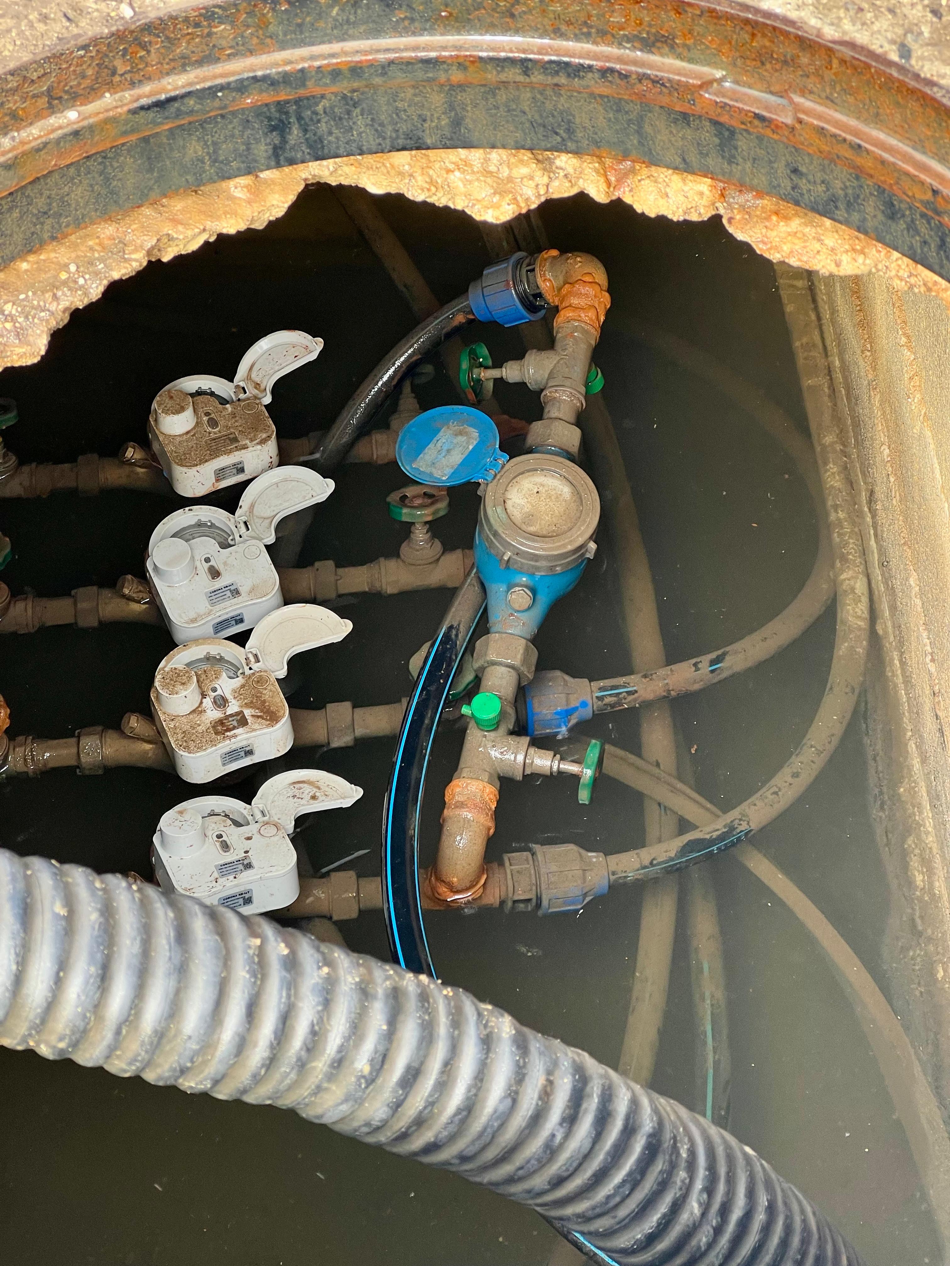 Realni šaht sa više vodomera i instalacijom